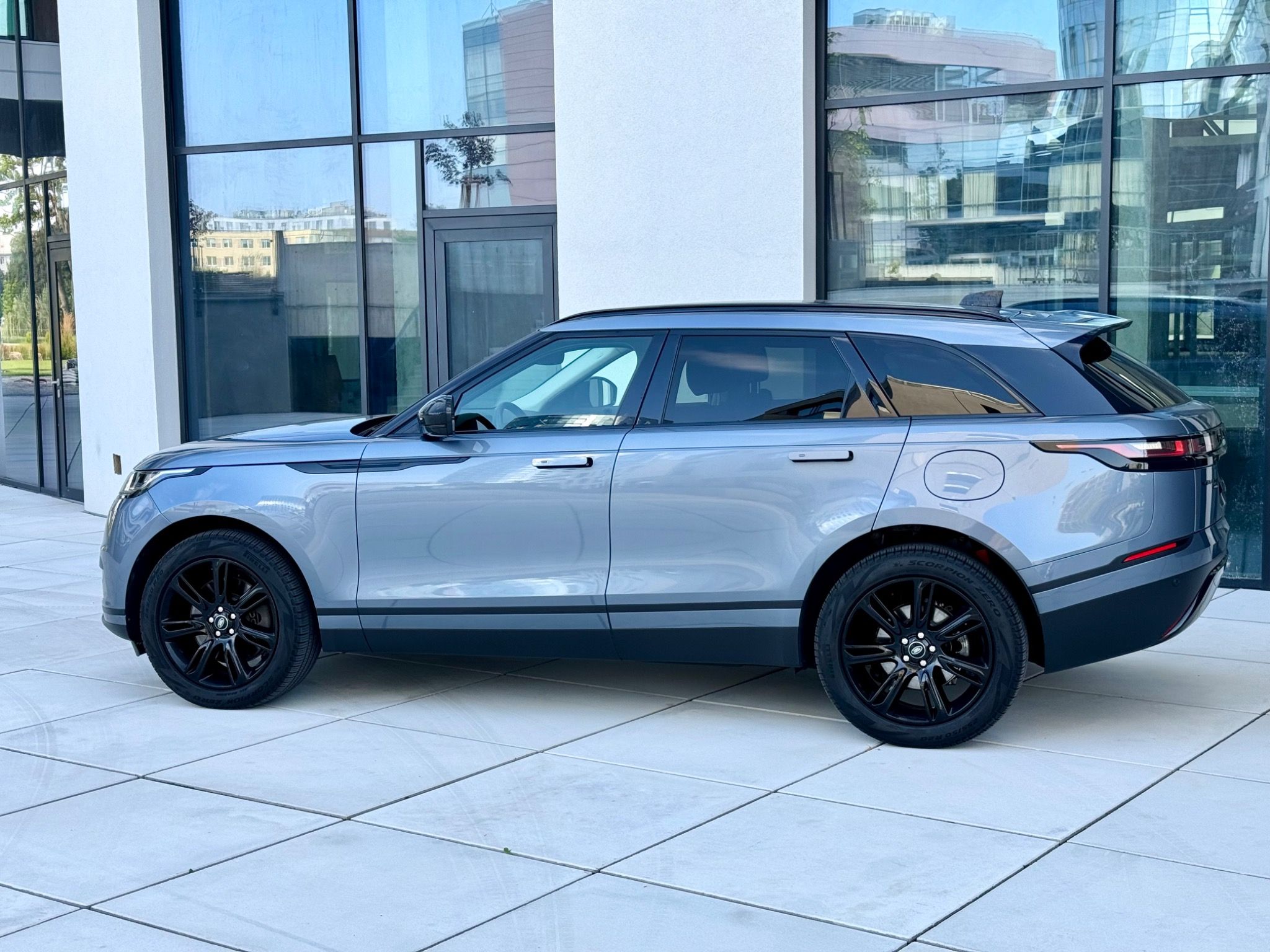 Land Rover Range Rover Velar, P400e Plug in Hybrid 4x4 1 MAJ - fotka 5