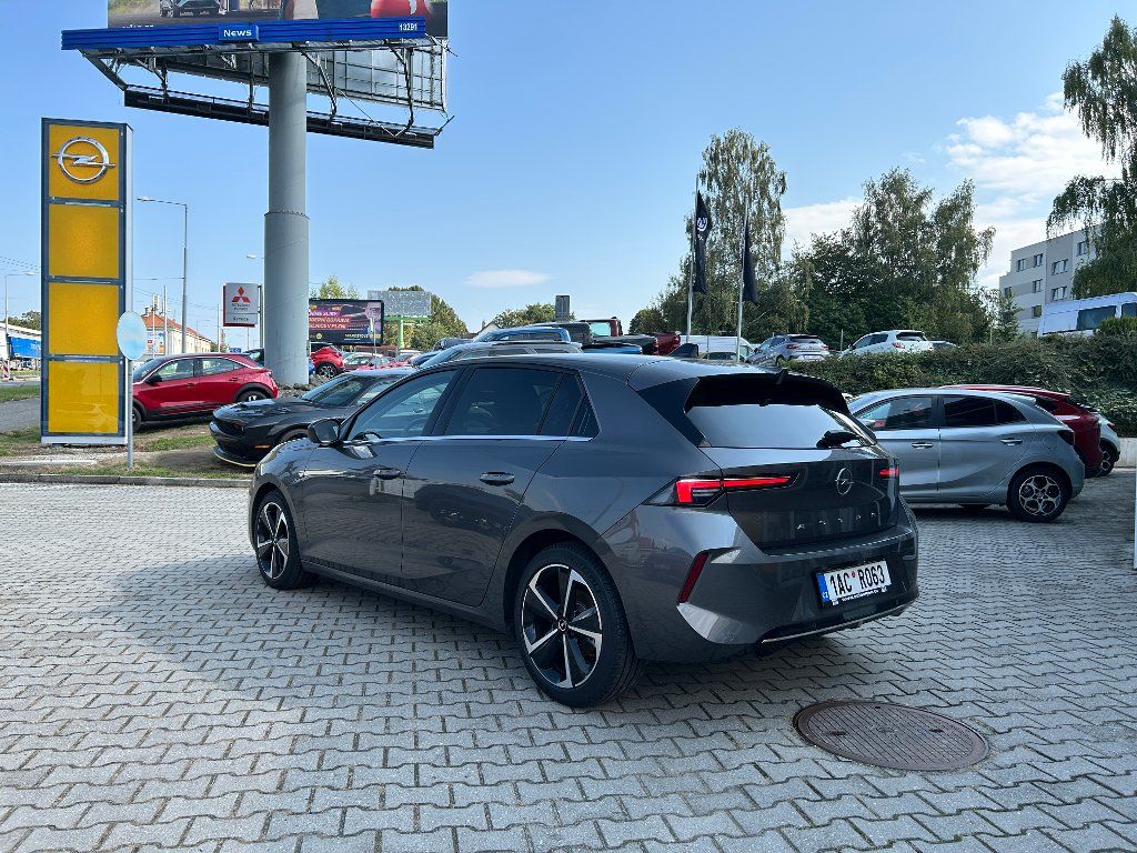 Opel Astra, Elegance 1,2 Turbo 81kW MT6 - fotka 3