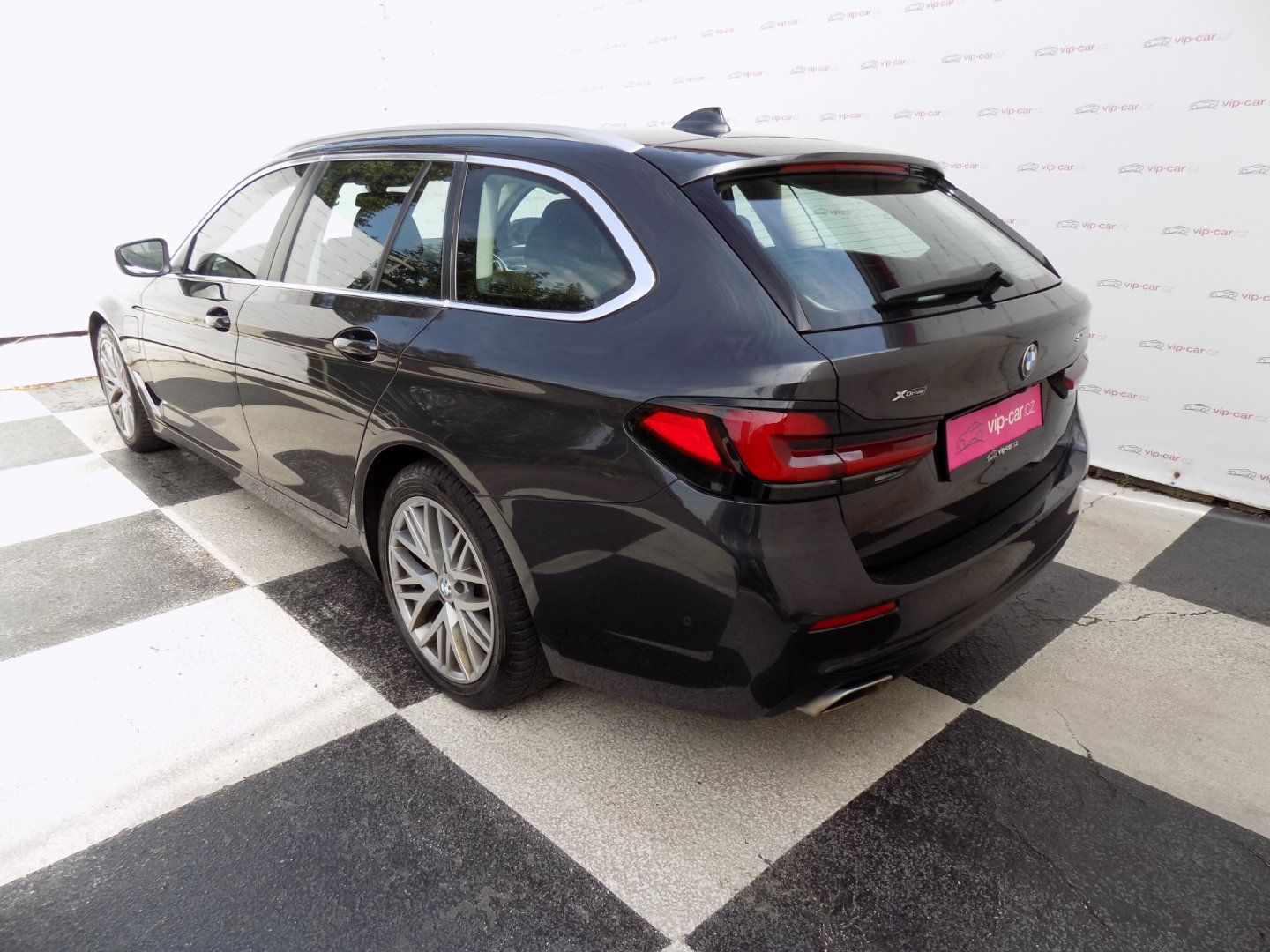 BMW Řada 5, 530e/xDrive/Full-LED/DPH/ - fotka 3
