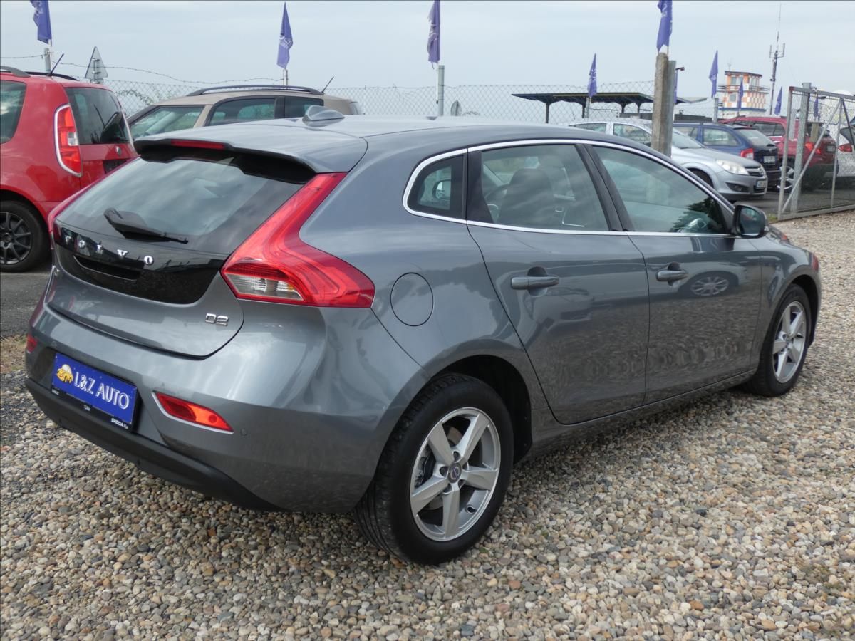 Volvo V40, 2,0 D - fotka 4