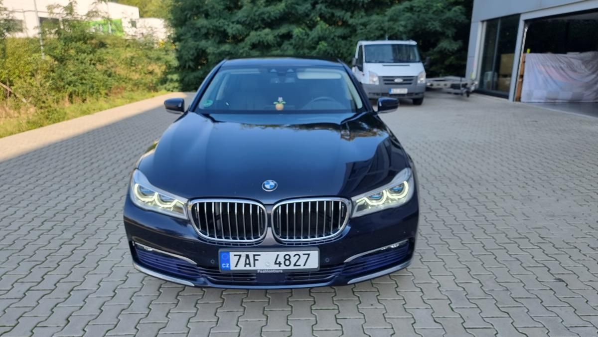 BMW Řada 7, 730xDrive - fotka 2