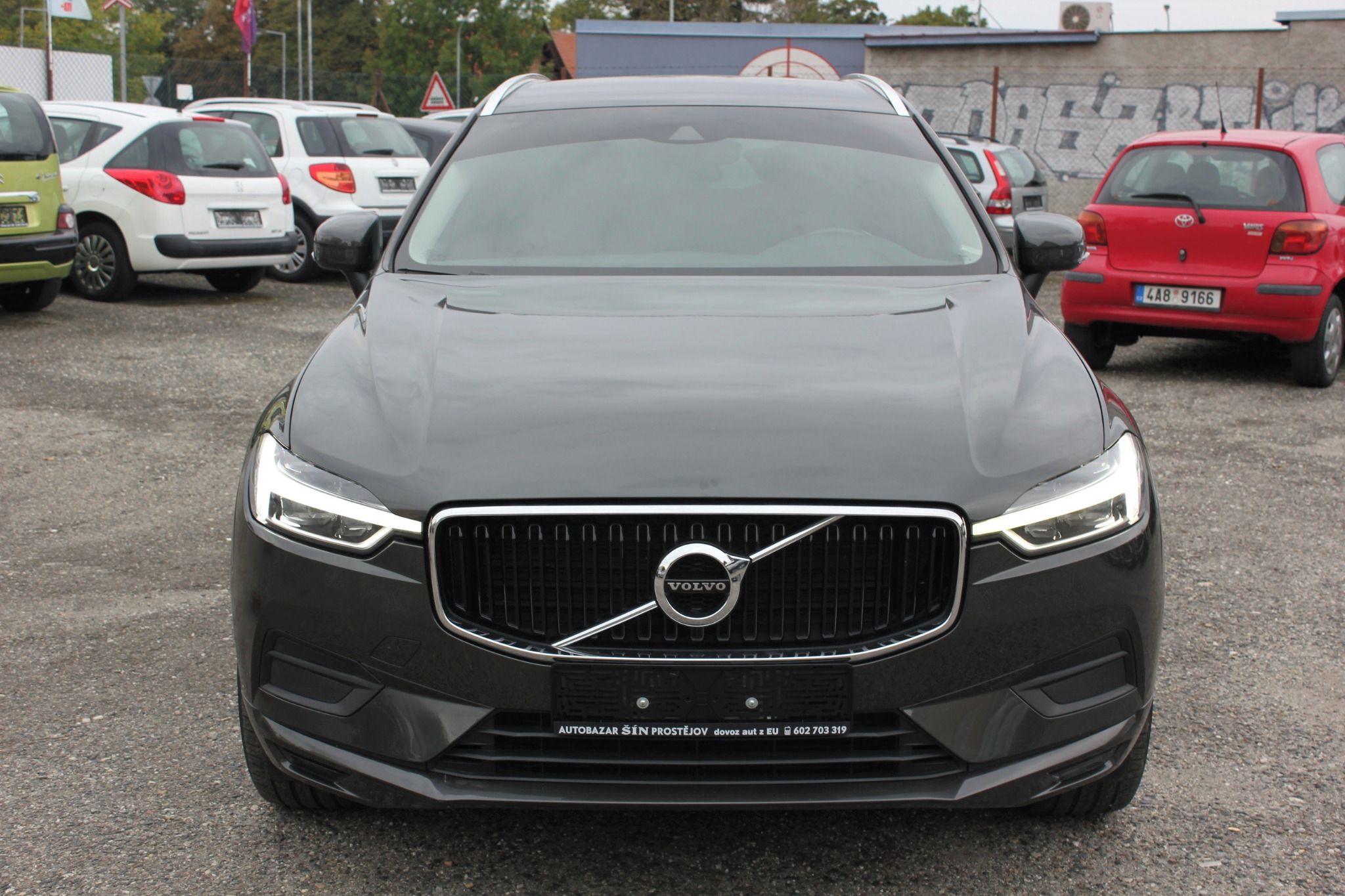 Volvo XC60, 2.0 D4 AWD, MOMENTUM - fotka 2