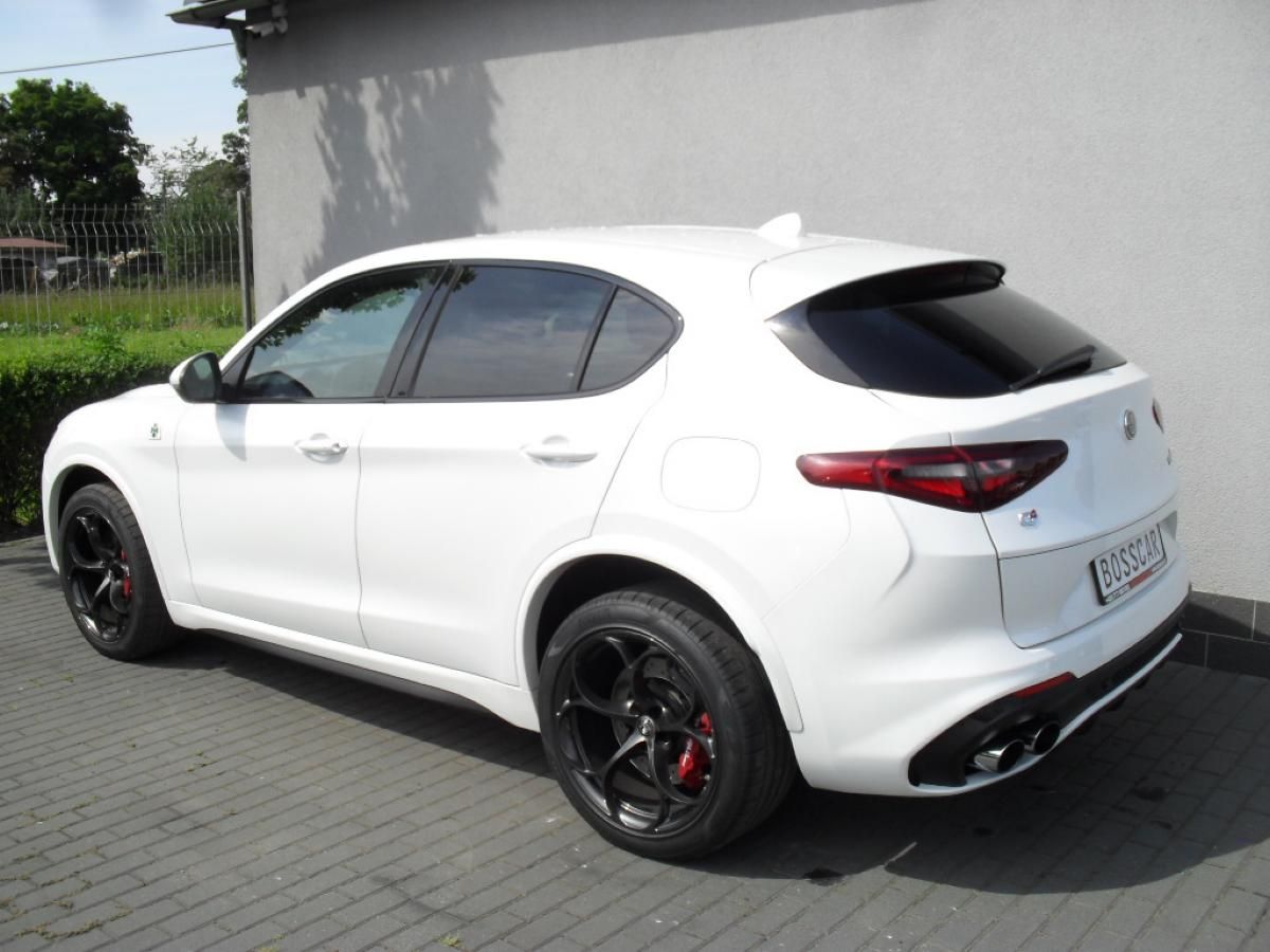 Alfa Romeo Stelvio, 2,9 Bi-Turbo V6 Quadrifoglio - fotka 3