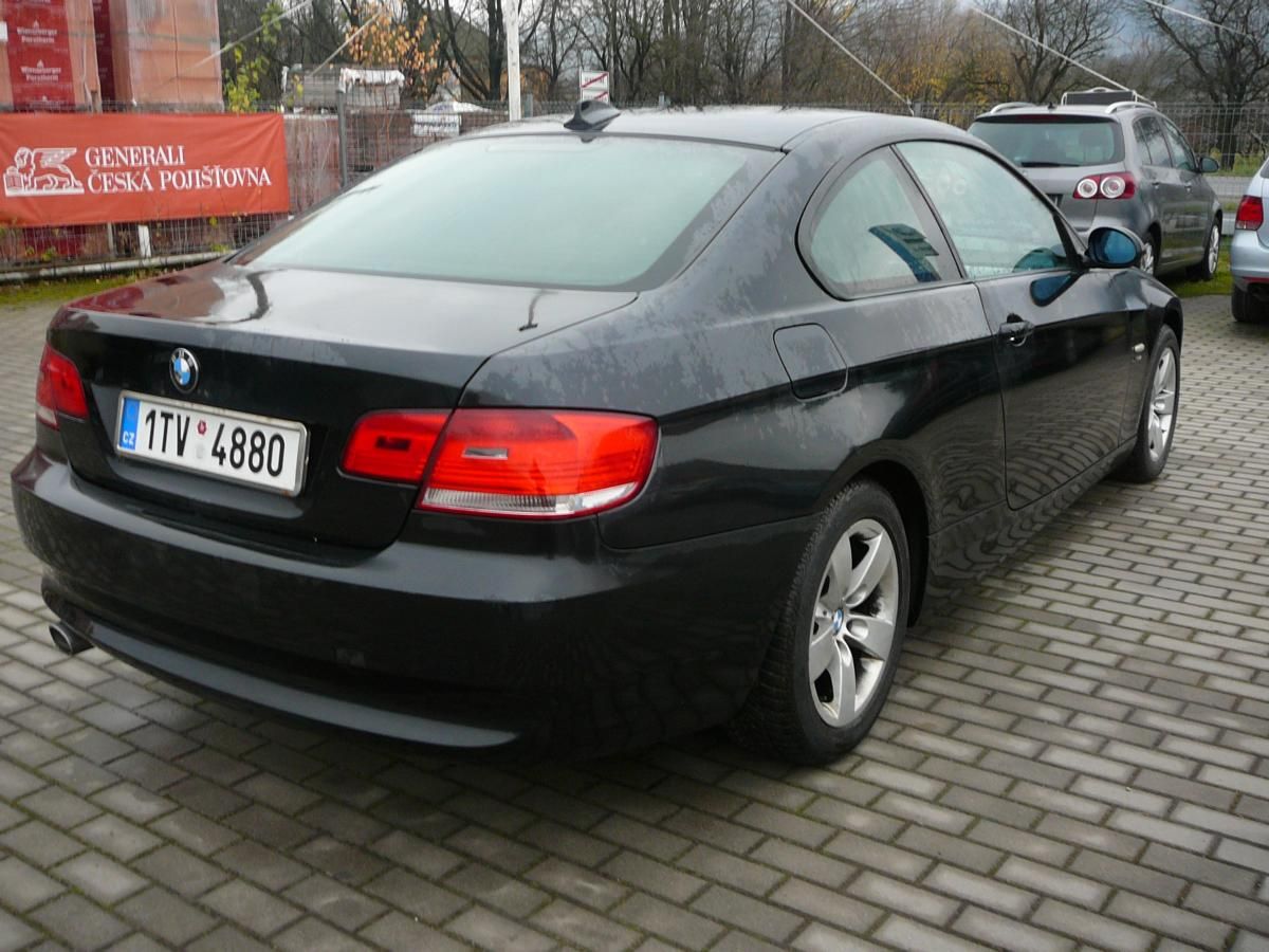 BMW Řada 3, 2,0 320d xDrive Coupe - fotka 4