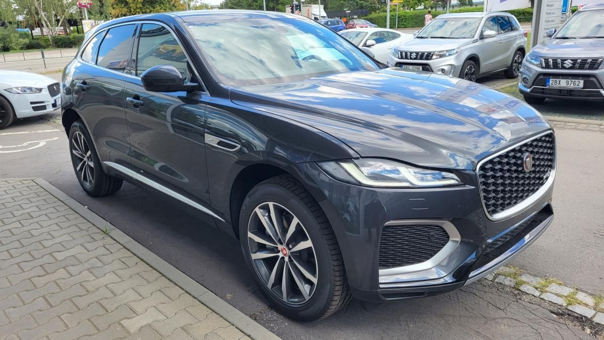 Jaguar F-Pace, 2,0 R-Dynamic SE D200 *AKCE* - fotka 3