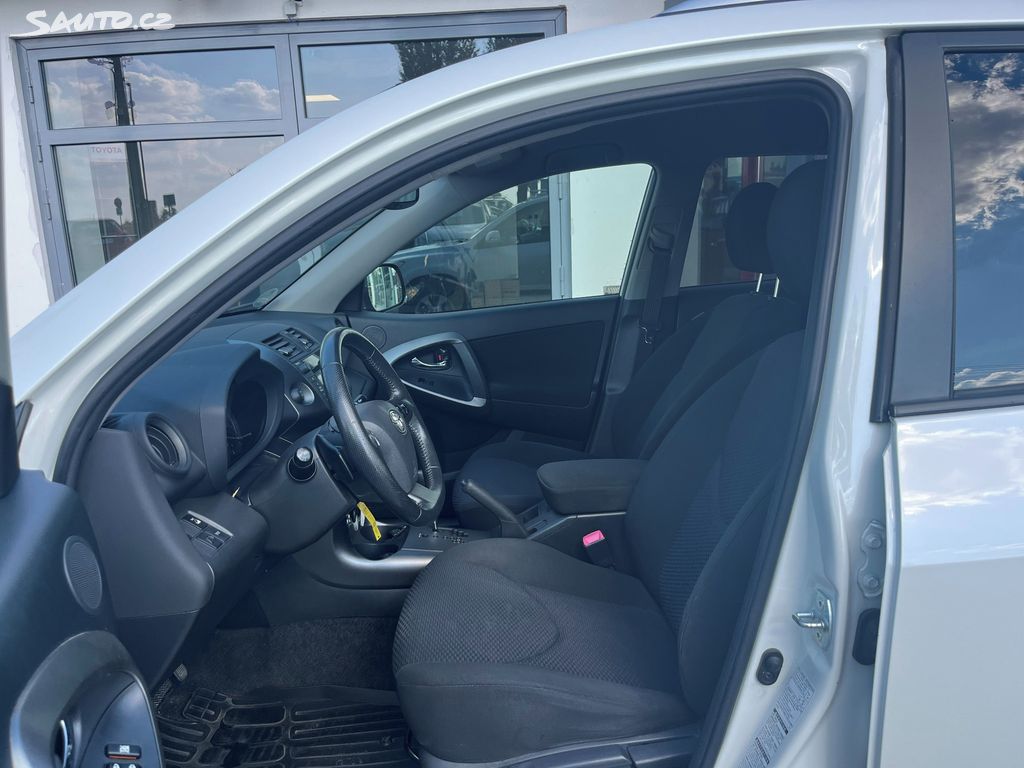 Toyota Rav4, fotka 8