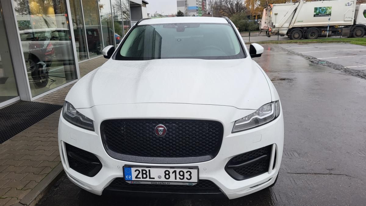 Jaguar F-Pace, 2,0 AWD R-Sport Aut. - fotka 3