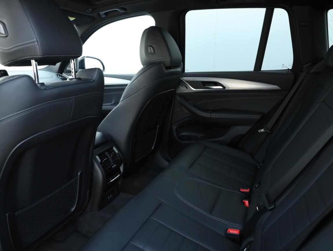 BMW iX3 - fotka 5