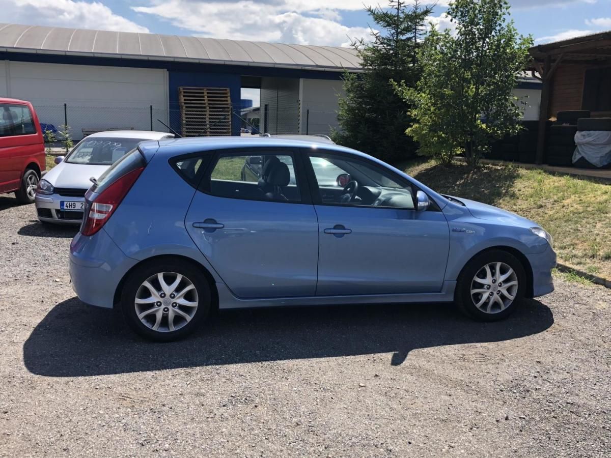 Hyundai i30, 1,6 HDI KUŽE NAVI - fotka 6