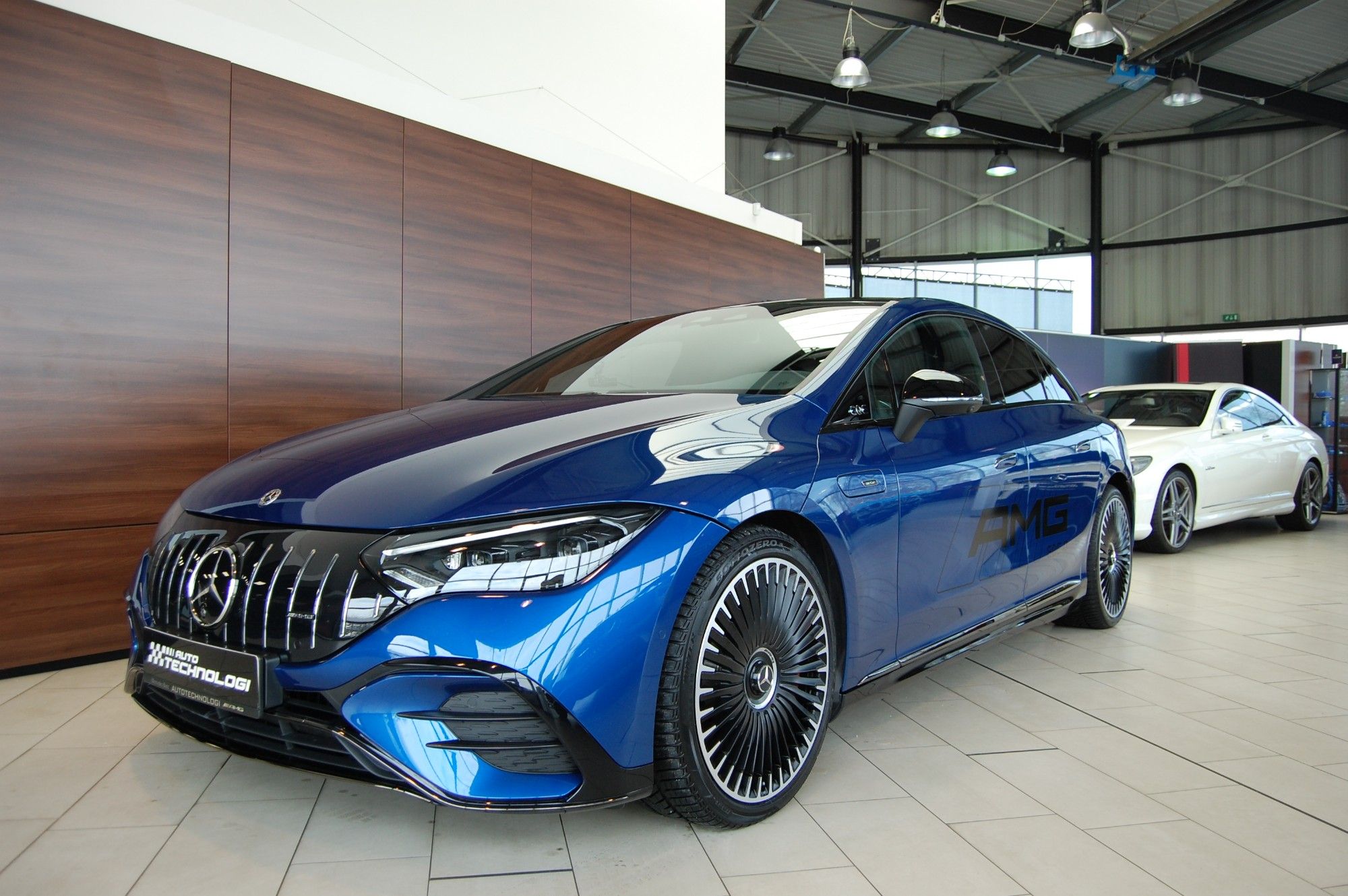 Mercedes-Benz EQE - fotka 2