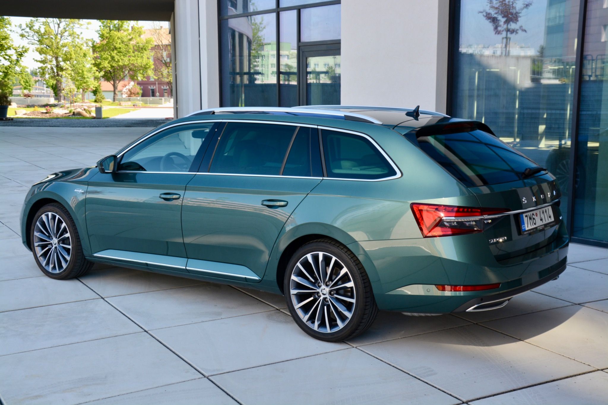 Škoda Superb, L&K 2,0TDI 147 kW 7AUT 4x4PANO - fotka 3