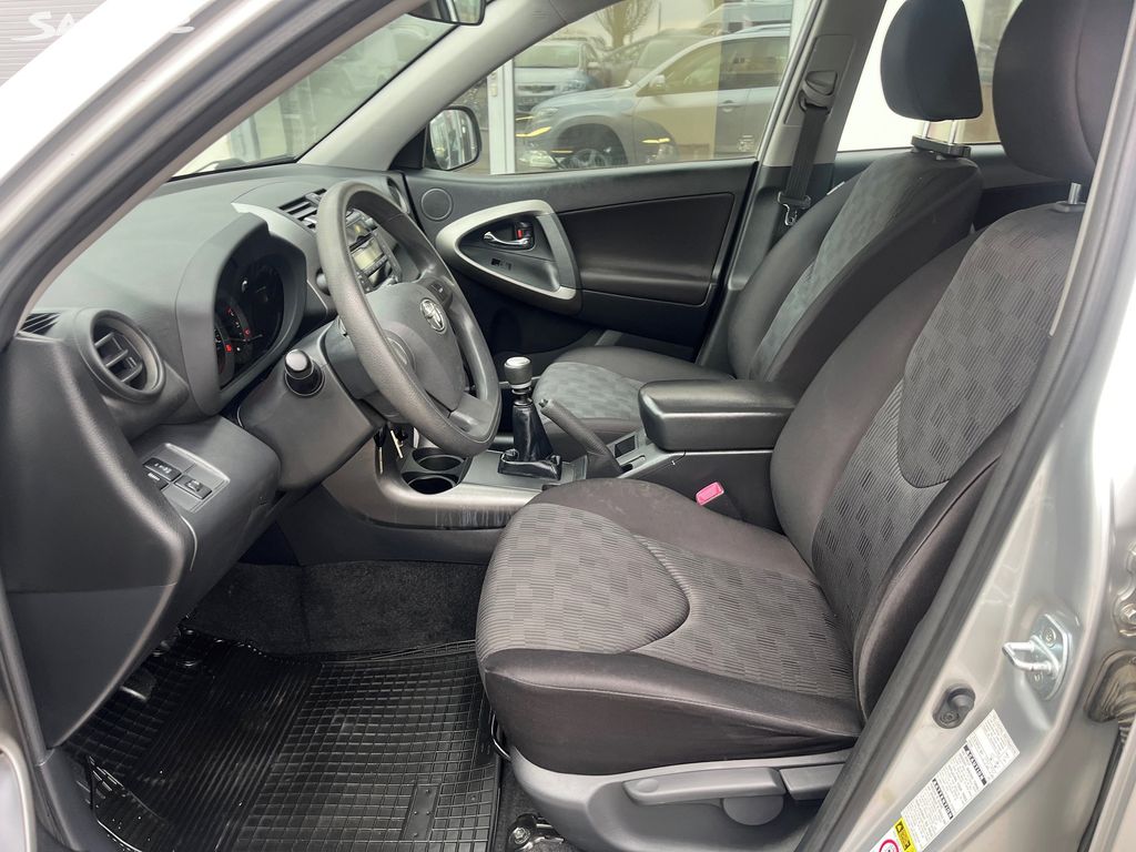 Toyota Rav4, fotka 7