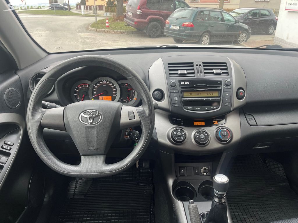 Toyota Rav4, fotka 10