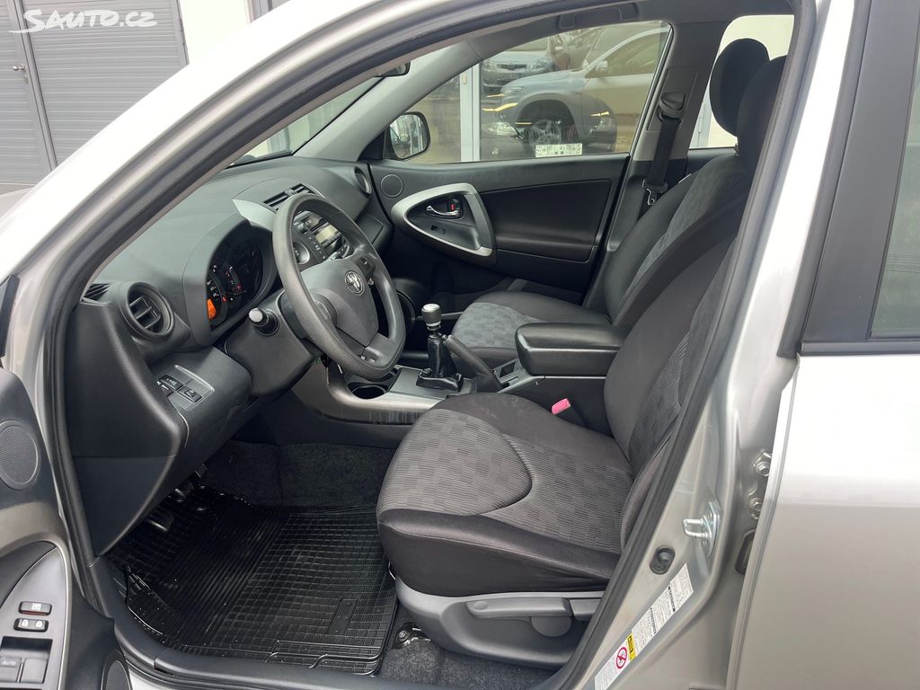 Toyota Rav4, fotka 8