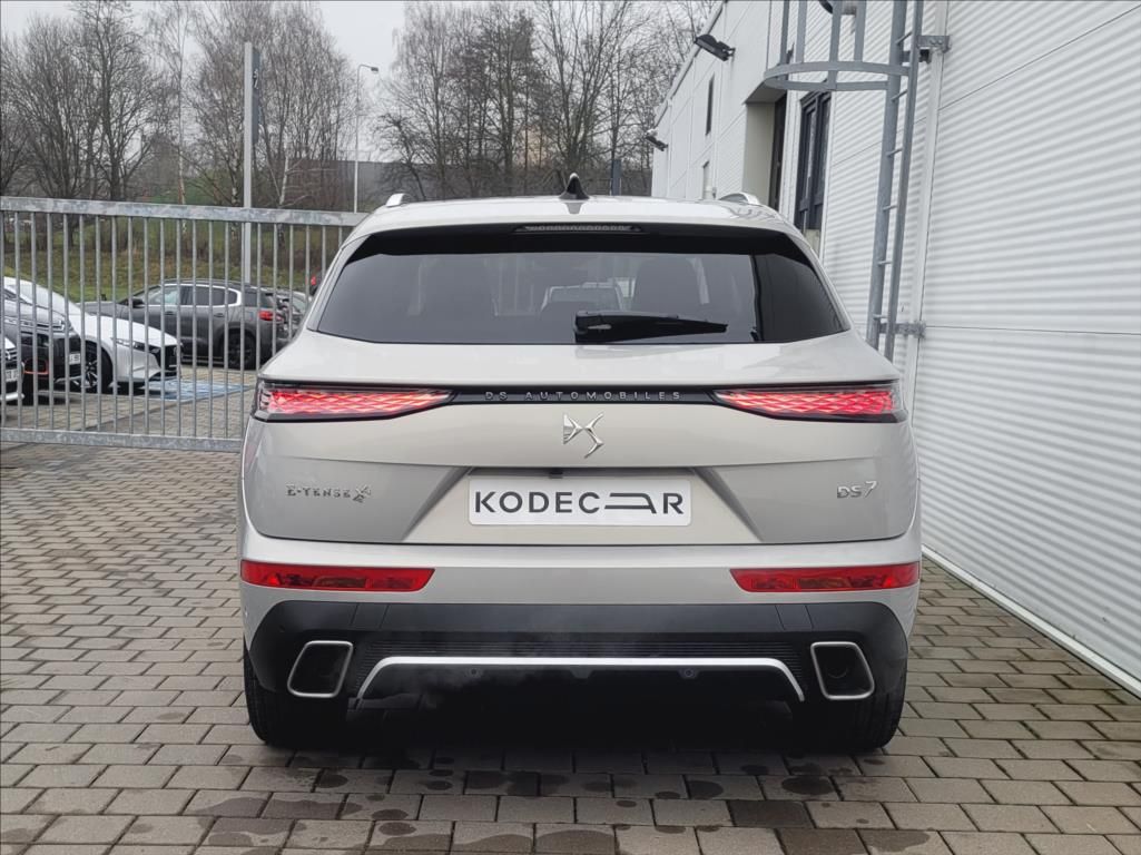 DS 7 Crossback, 1,6 PT e-Tense 300k EAT8 4x4 - fotka 5