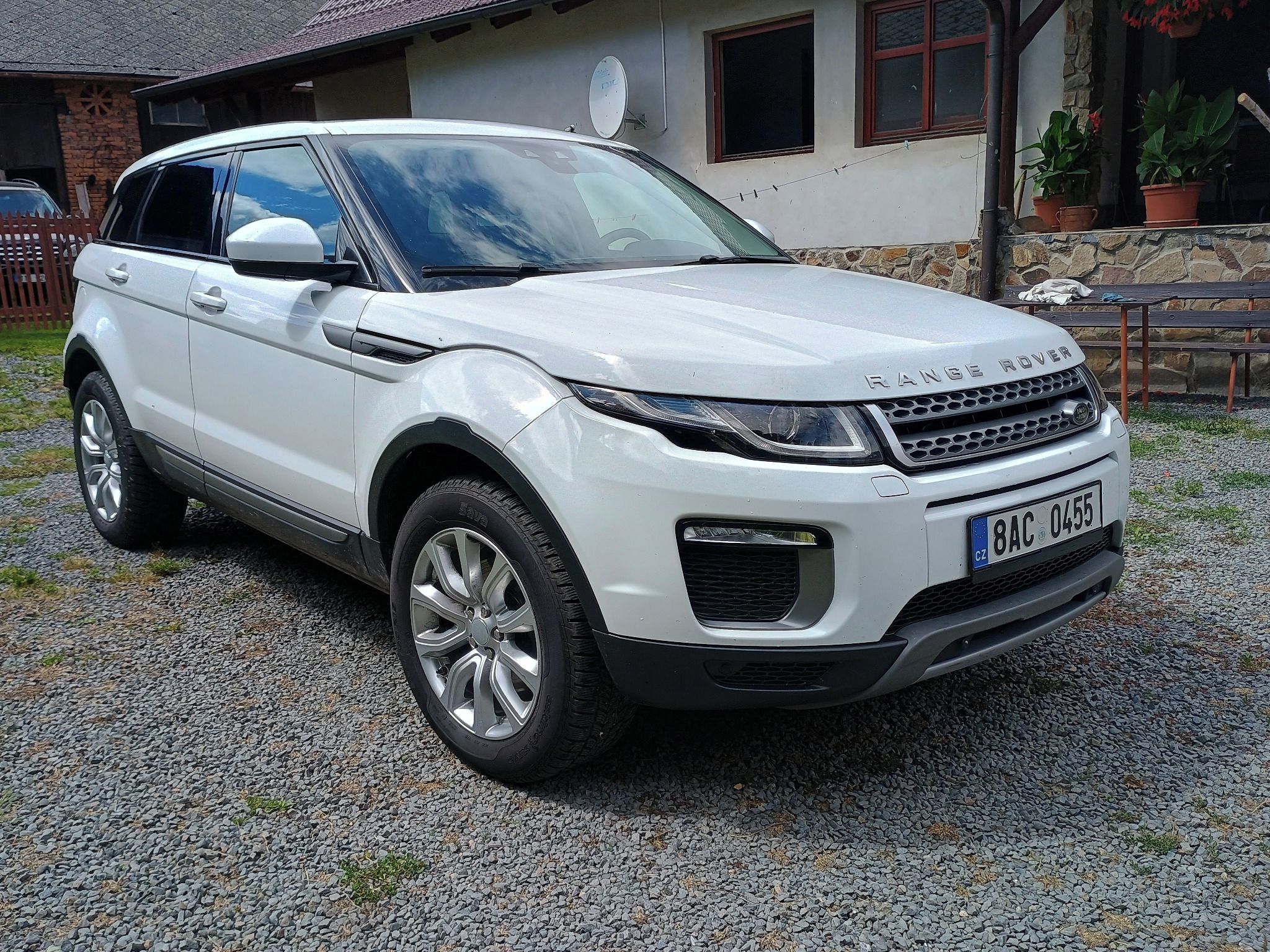 Land Rover Range Rover Evoque, TD4, ČR, 4×4, 132KW, kůže. - fotka 2