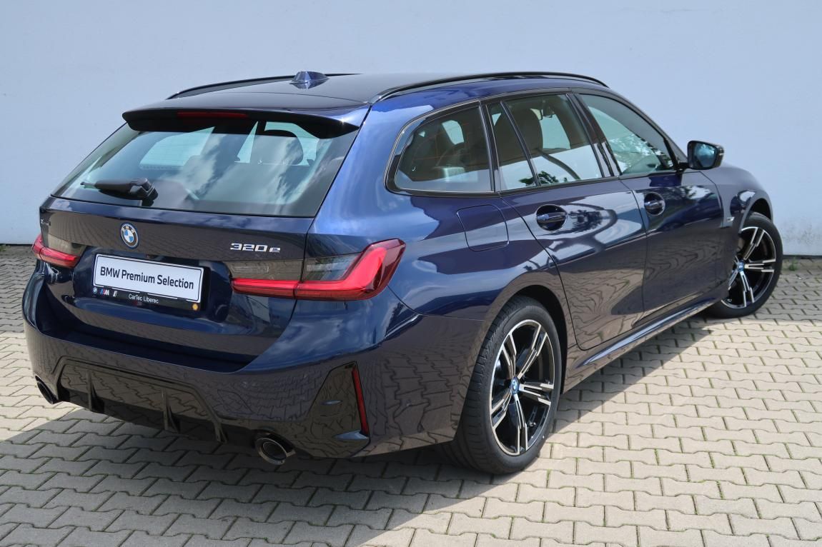 BMW Řada 3, 320e xDrive Touring - fotka 3