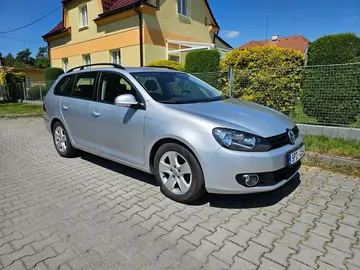 Volkswagen Golf, 1.6 TDI - rozv., výhřev, tažné