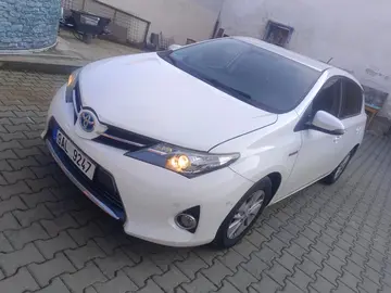 Toyota Auris, Hybrid 73Kw automat