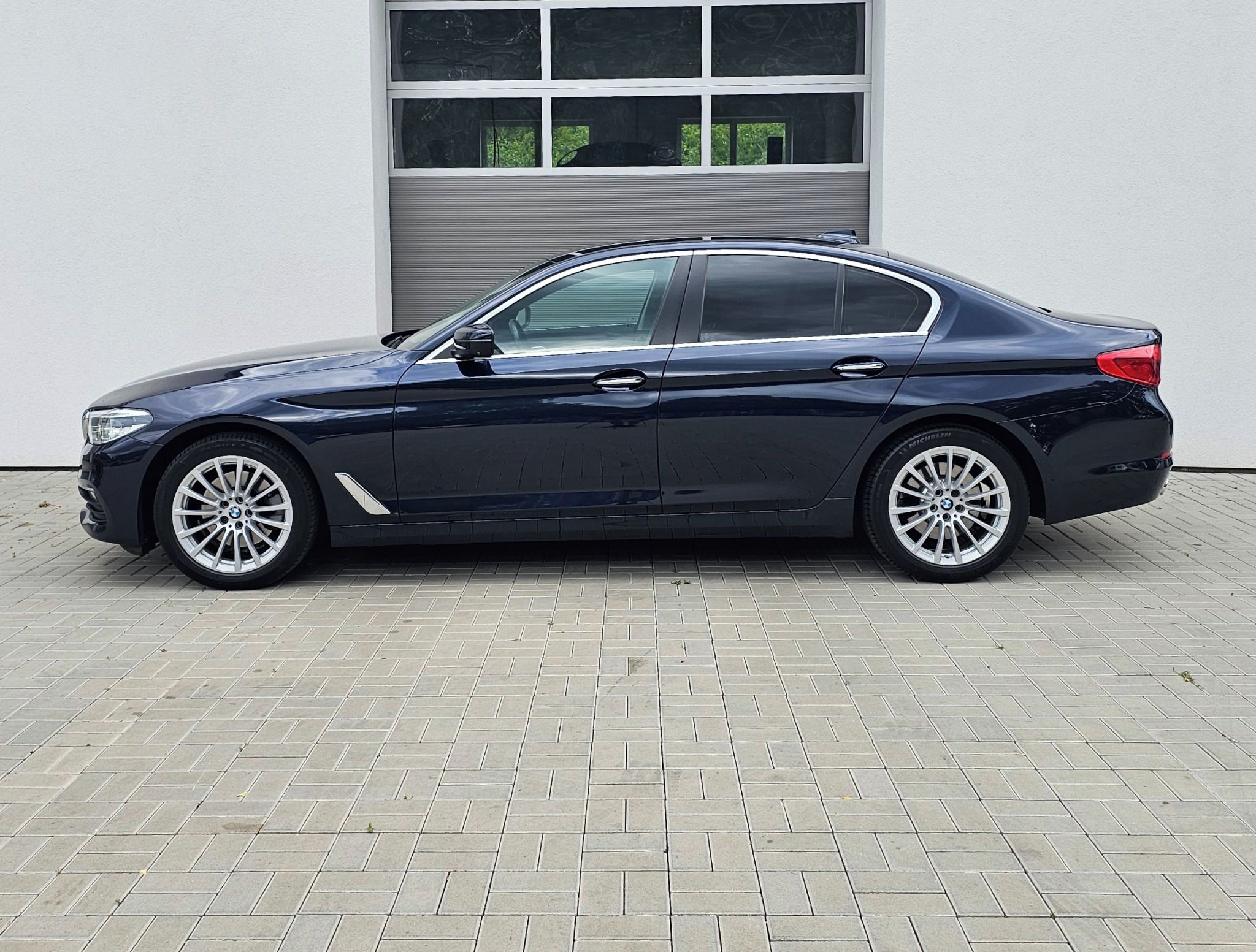BMW Řada 5, 520d - fotka 4