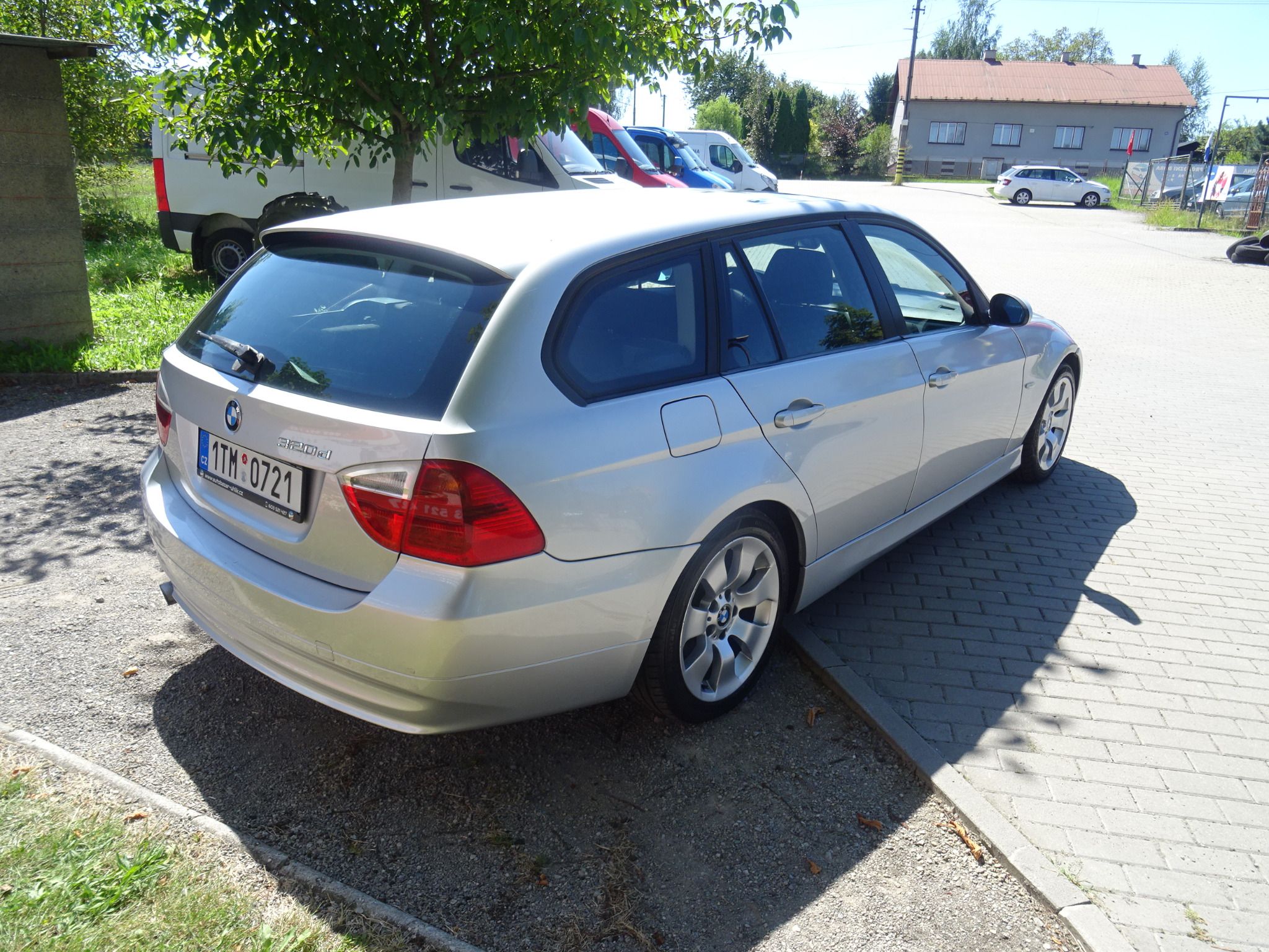 BMW Řada 3, 2.0 D - fotka 5