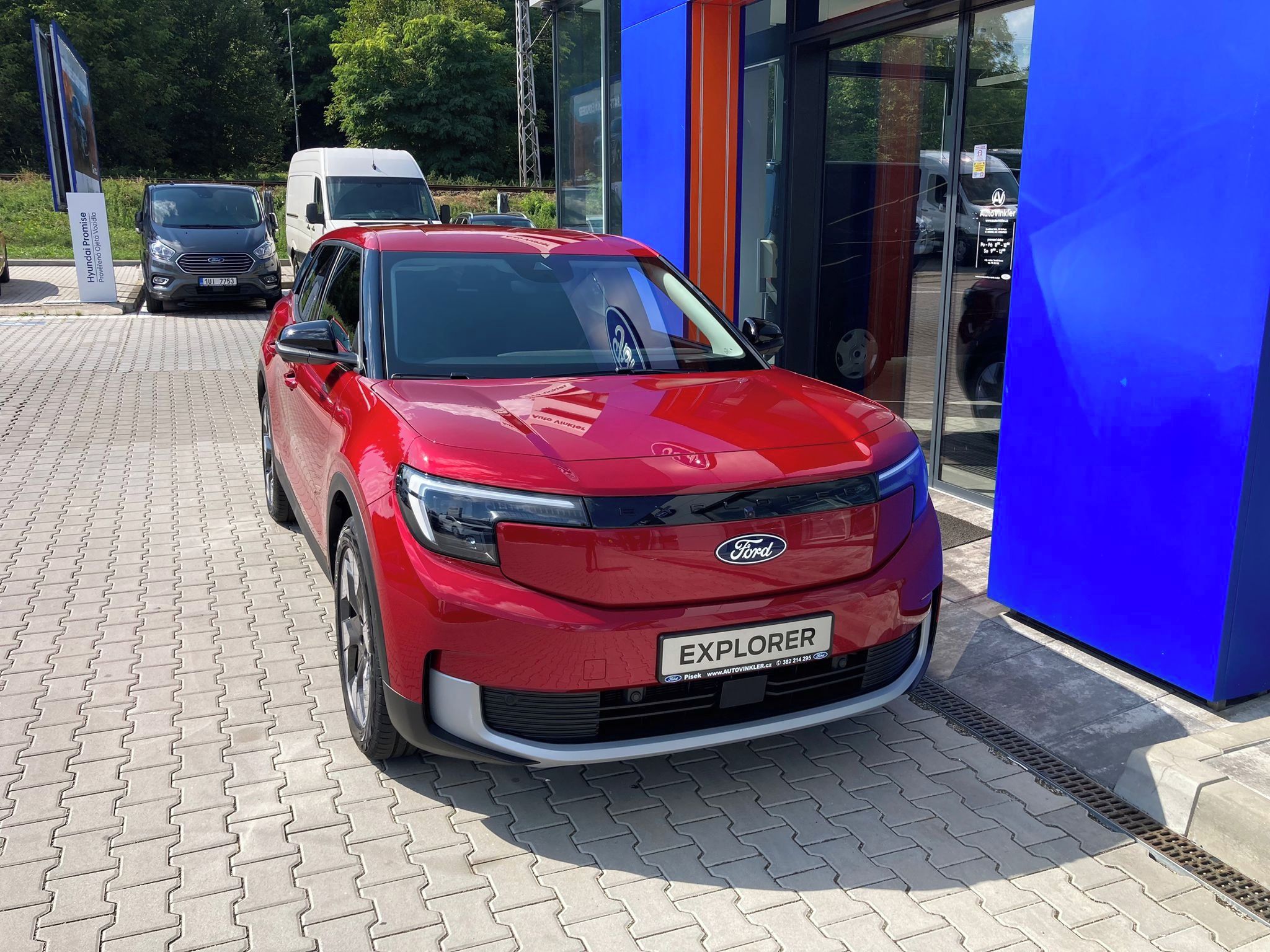 Ford Explorer, Premium 77 kWh 210 kW 572 km - fotka 2