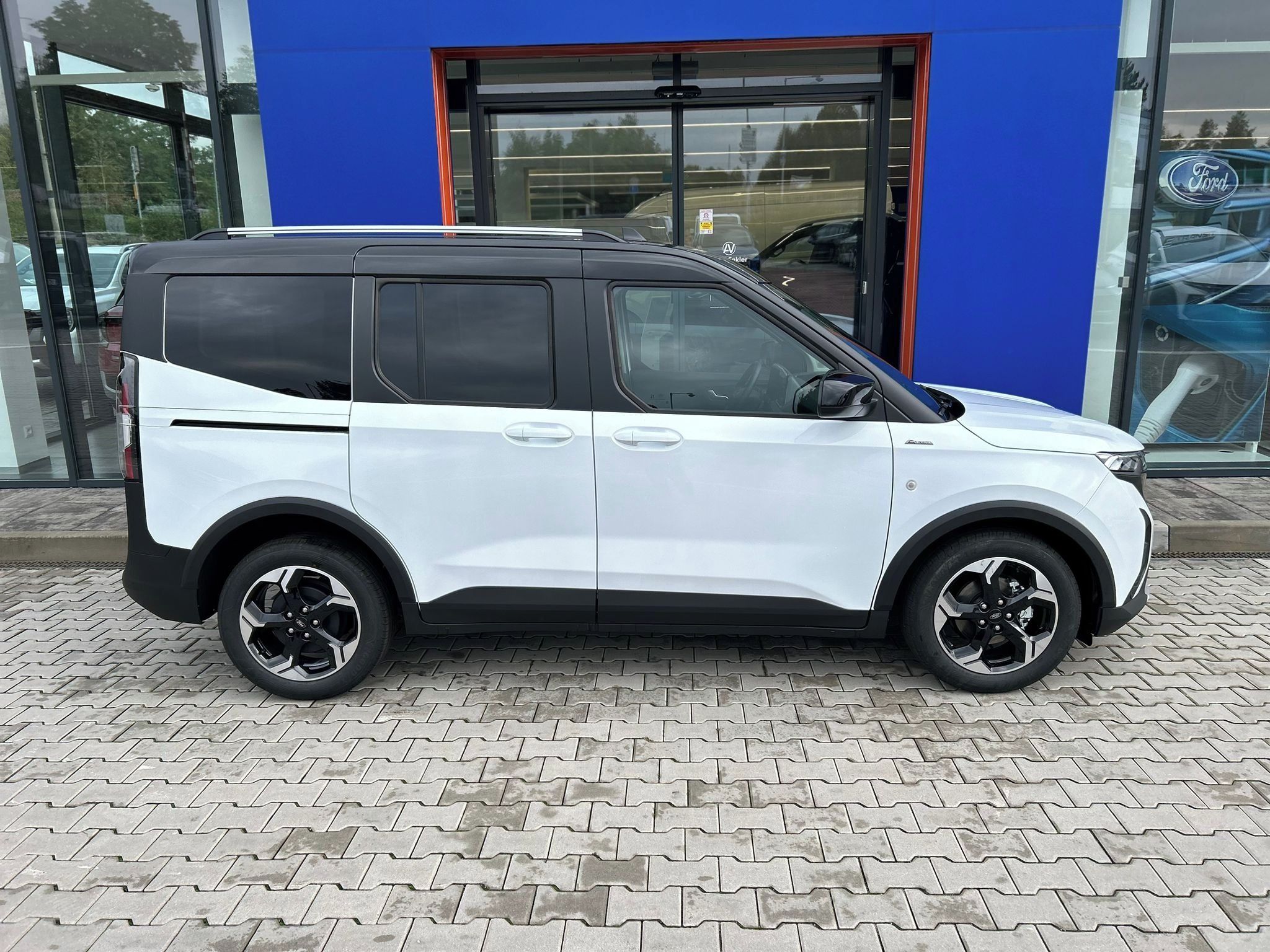 Ford Tourneo Courier, Active 1.0 EcoBoost 92kW AT - fotka 4
