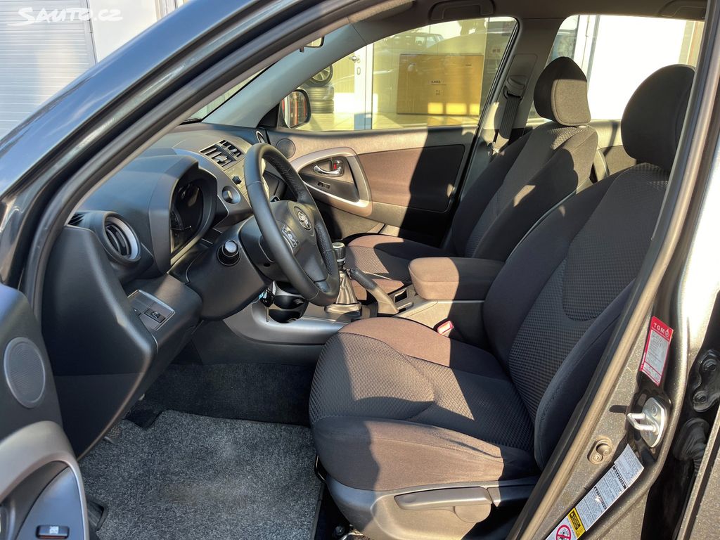 Toyota Rav4, fotka 9