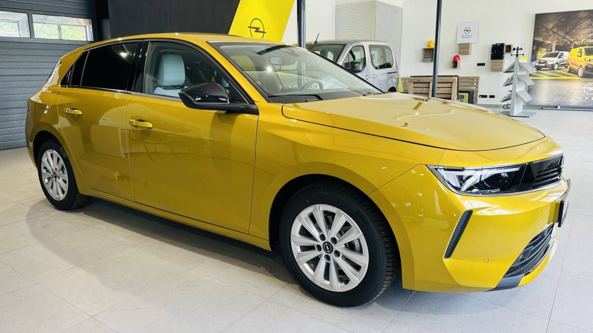 Opel Astra, Elegance HB 1.2 TURBO 96kW/130 - fotka 3