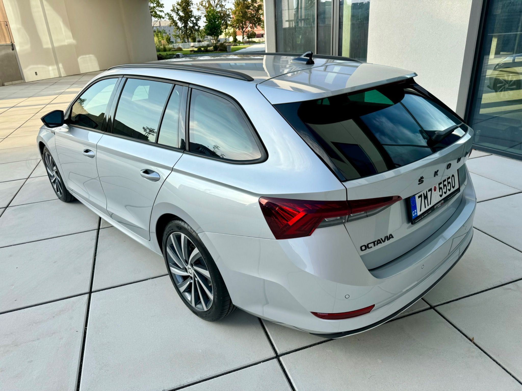 Škoda Octavia, Sportline 2,0TSI 140kW DSG 4x4 - fotka 5