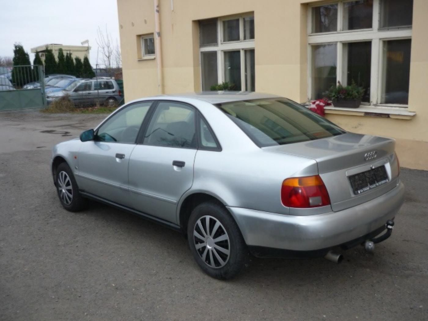 Audi A4, 1.6i.74kw.Klima.Závěs - fotka 4