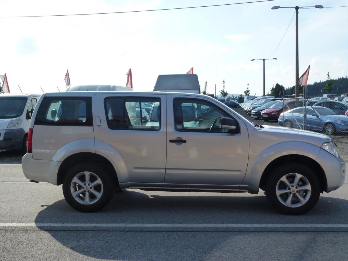 Nissan Pathfinder, 2,5 DCI 4x4 7míst - fotka 4
