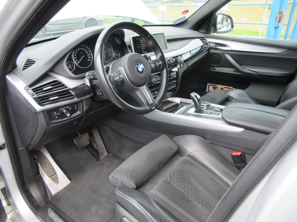BMW X5, 3,0 d X DRIVE,M-PAKET - fotka 5