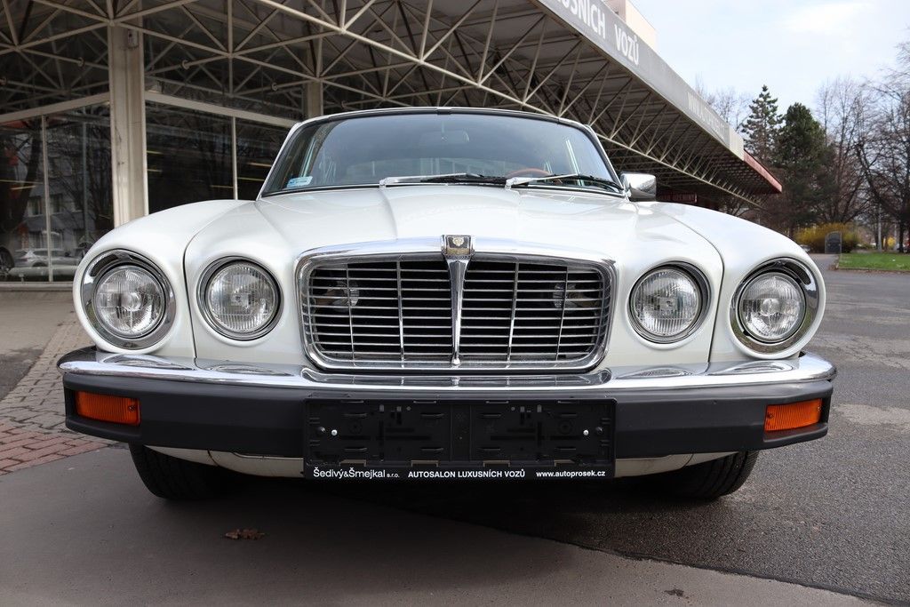 Jaguar XJ6, XJ6L 4.2 V6 125kW 1974 - fotka 3