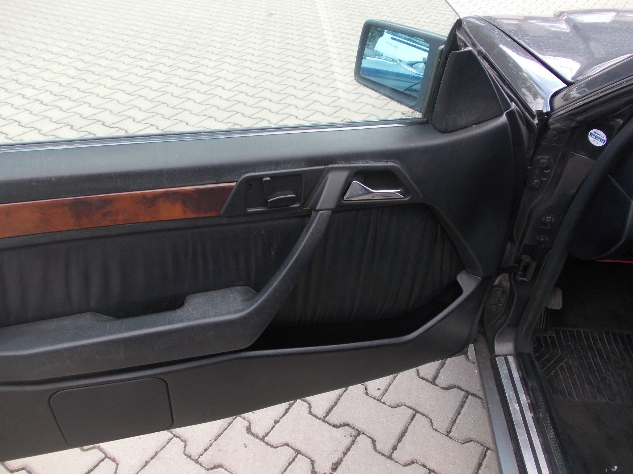Mercedes-Benz 124, 320 CE - fotka 5