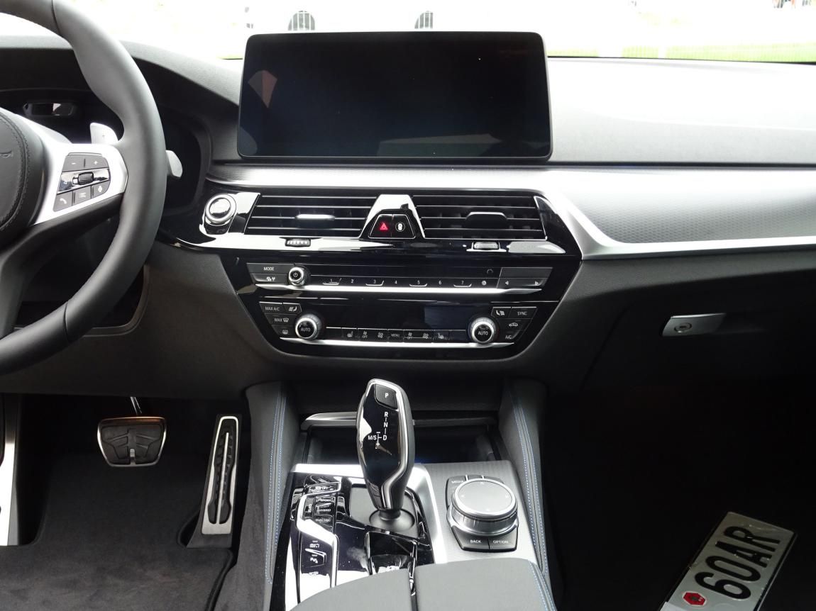 BMW Řada 5, 545e xDrive - fotka 4
