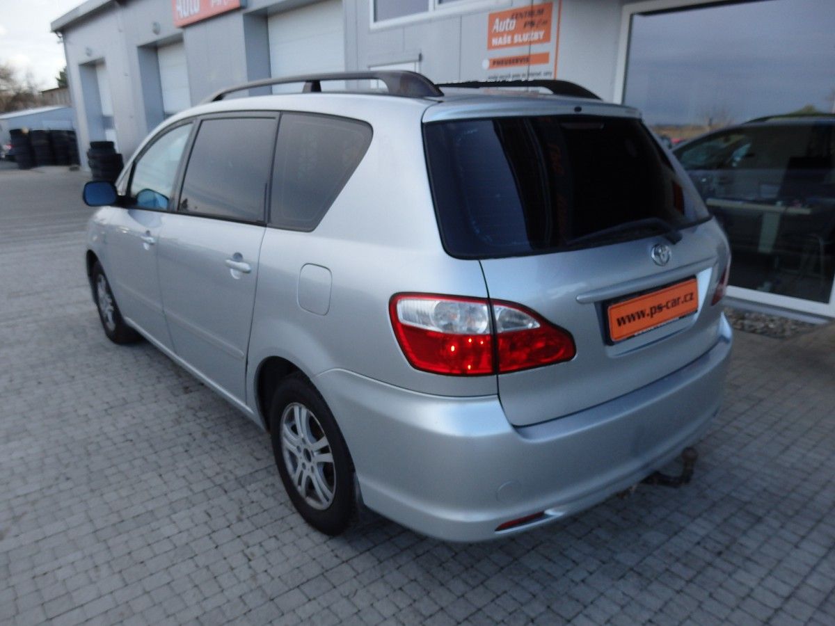 Toyota Avensis Verso, 2.0 D-4D ZÁVĚS, ALU - fotka 5