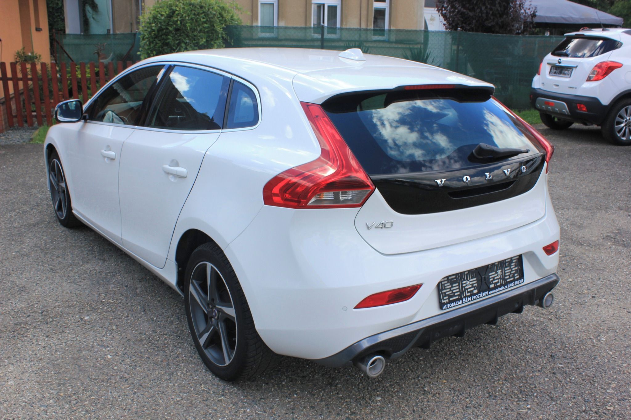 Volvo V40, 1.6D, 84 kW,  R-DESIGN - fotka 5