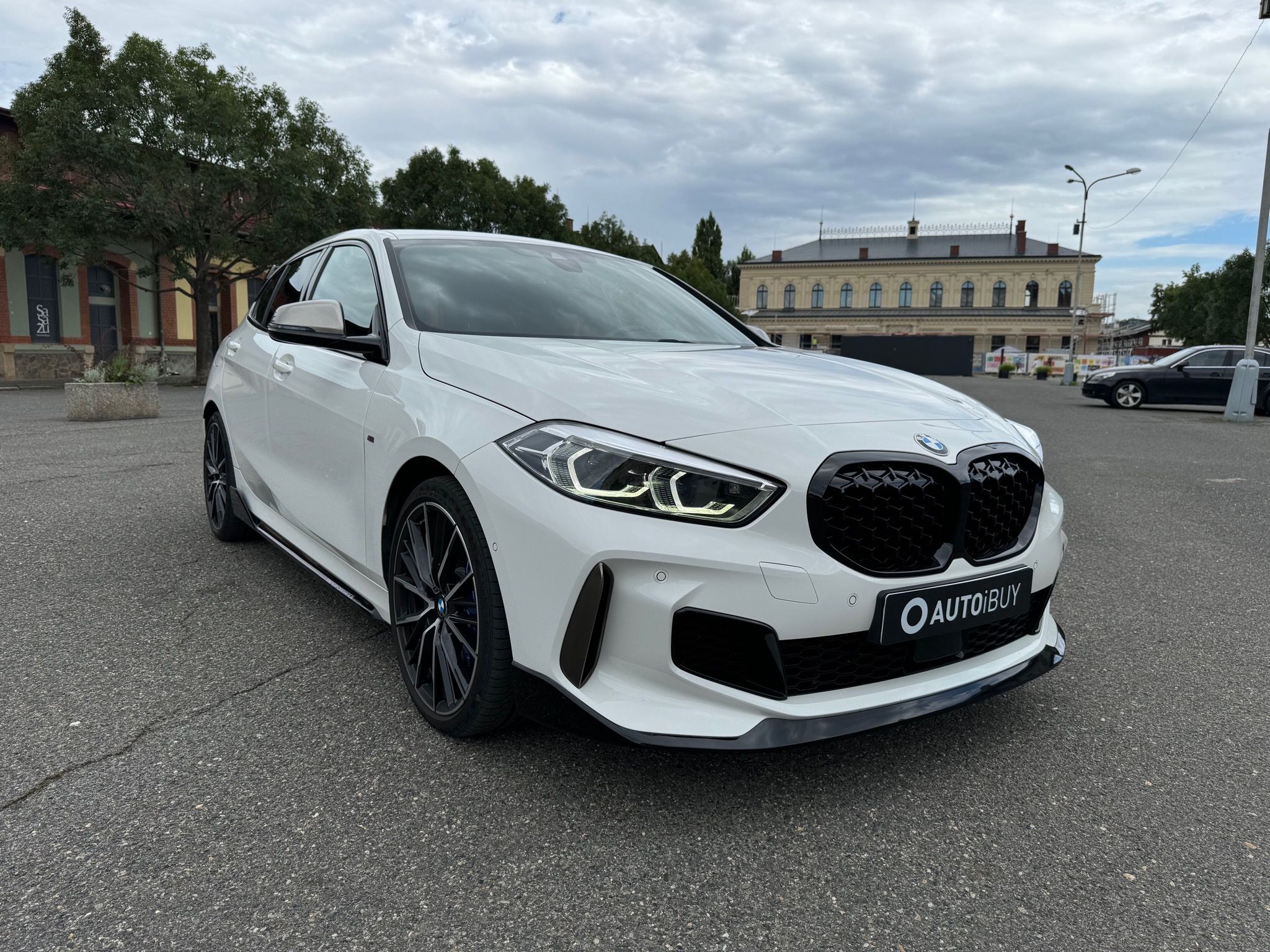 BMW Řada 1, M135i xDRIVE M PERFORMANCE - fotka 3