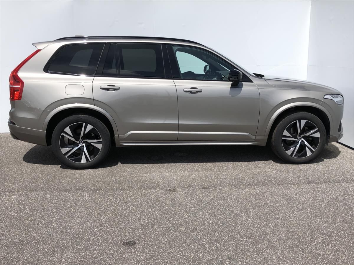 Volvo XC90, 2,0 AWD R-DESING 7 míst  B5 - fotka 3