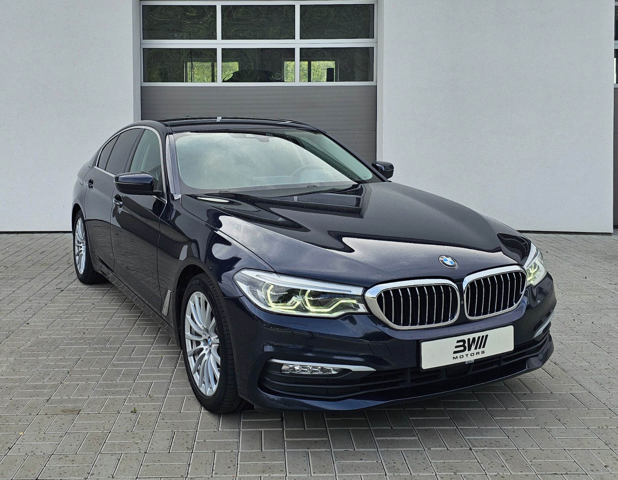 BMW Řada 5, 520d - fotka 3