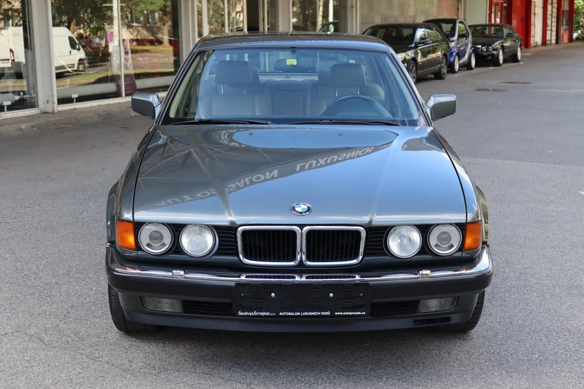 BMW Řada 7, 750i V12 E32 220kW - fotka 2
