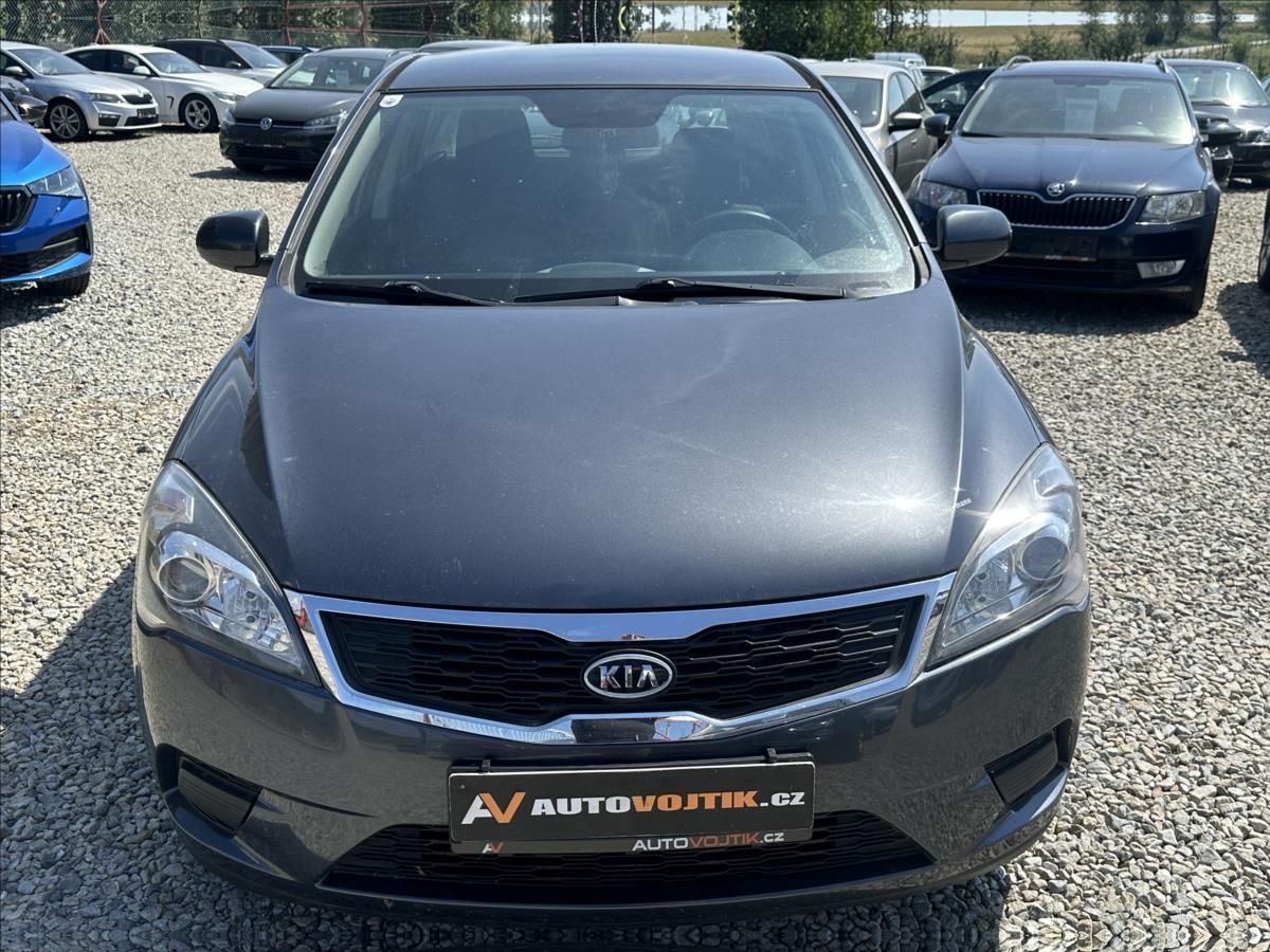 Kia Cee´d, 1,6 CRDi 85kW Exclusive - fotka 2