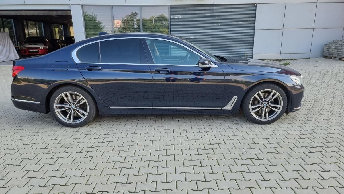 BMW Řada 7, 730xDrive - fotka 3
