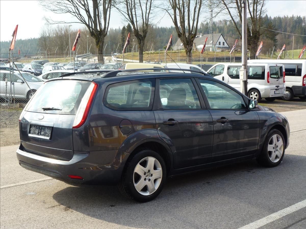 Ford Focus, 1,6 16V  Elegance - fotka 5