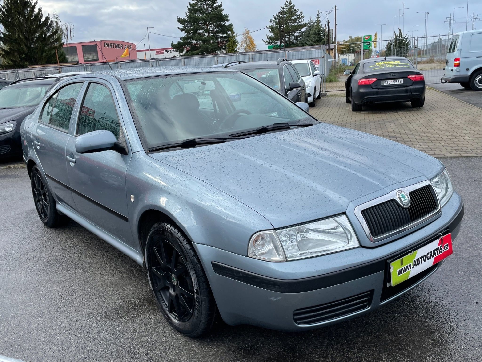 Škoda Octavia, 1.6i-TOUR-KLIMA-EL.OKNA - fotka 2