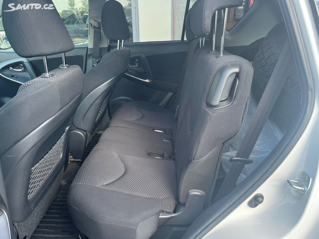 Toyota Rav4, fotka 9