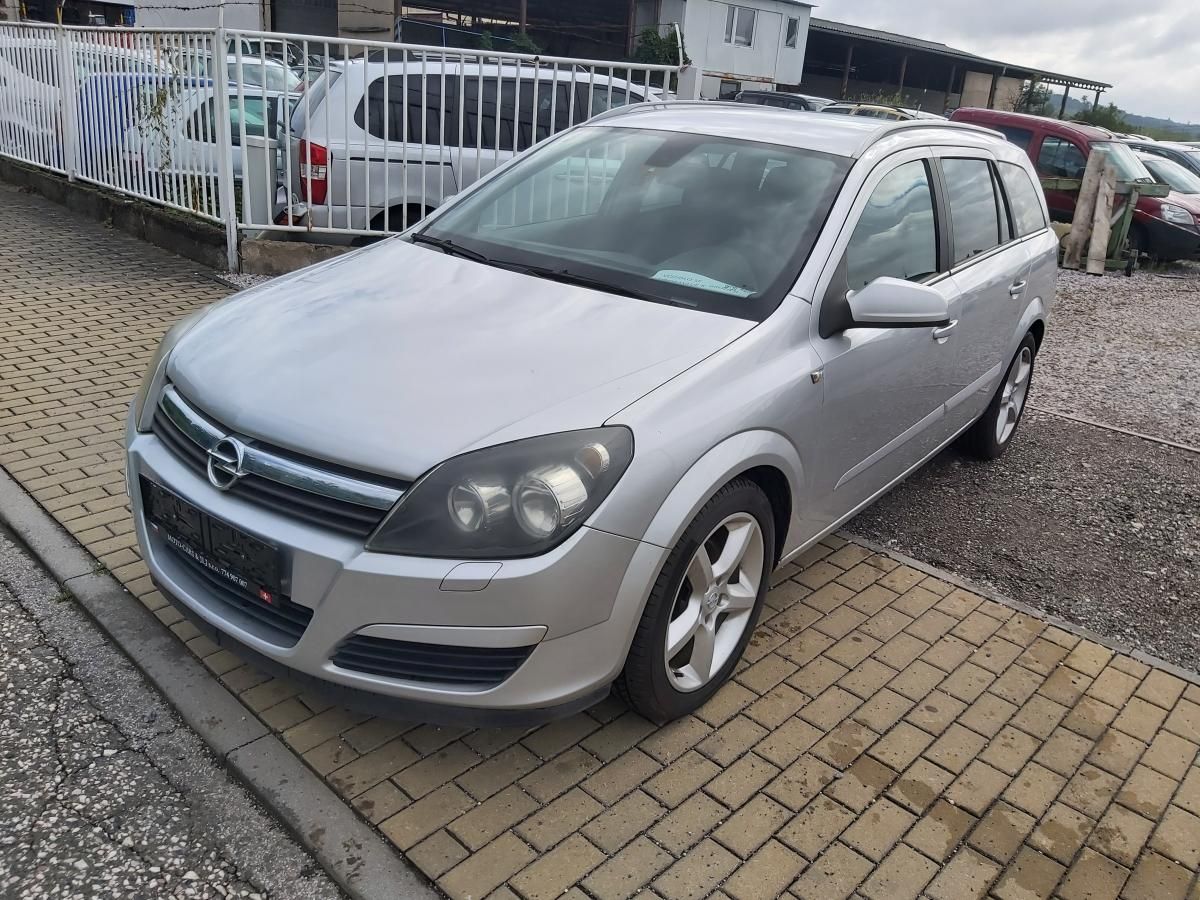 Opel Astra, 2,0 T  125 KW - fotka 3