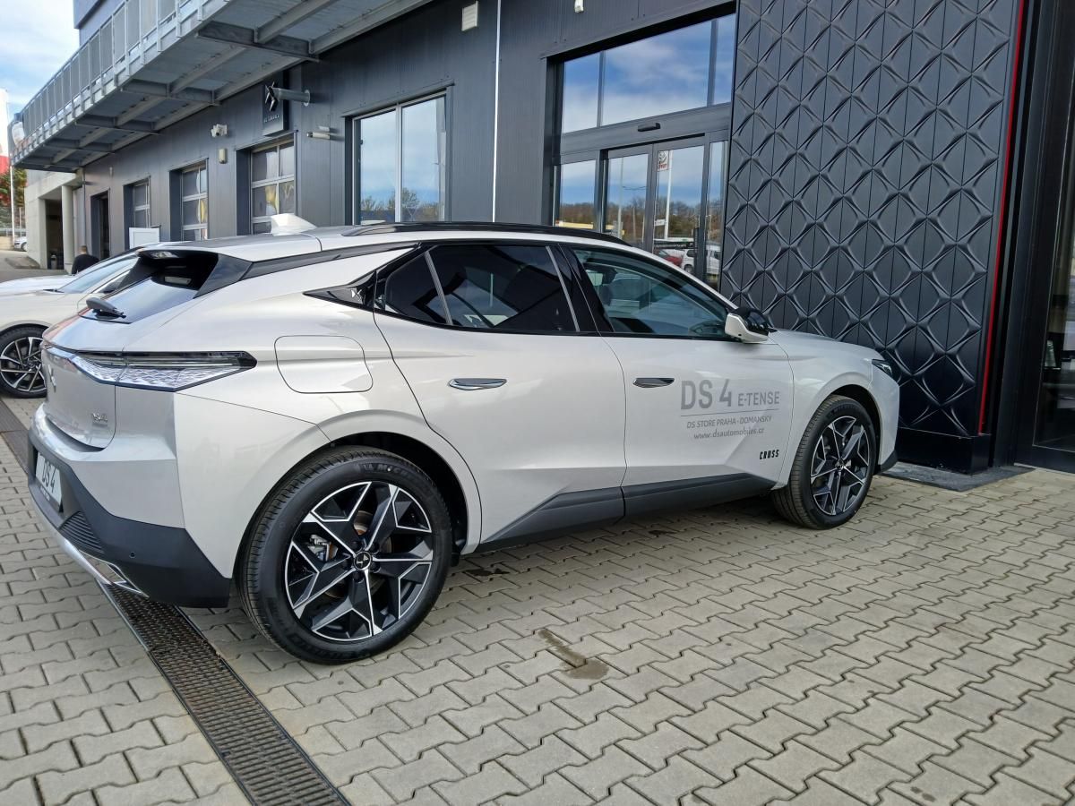 DS 4, CROSS RIVOLI E-TENSE 225 - fotka 3