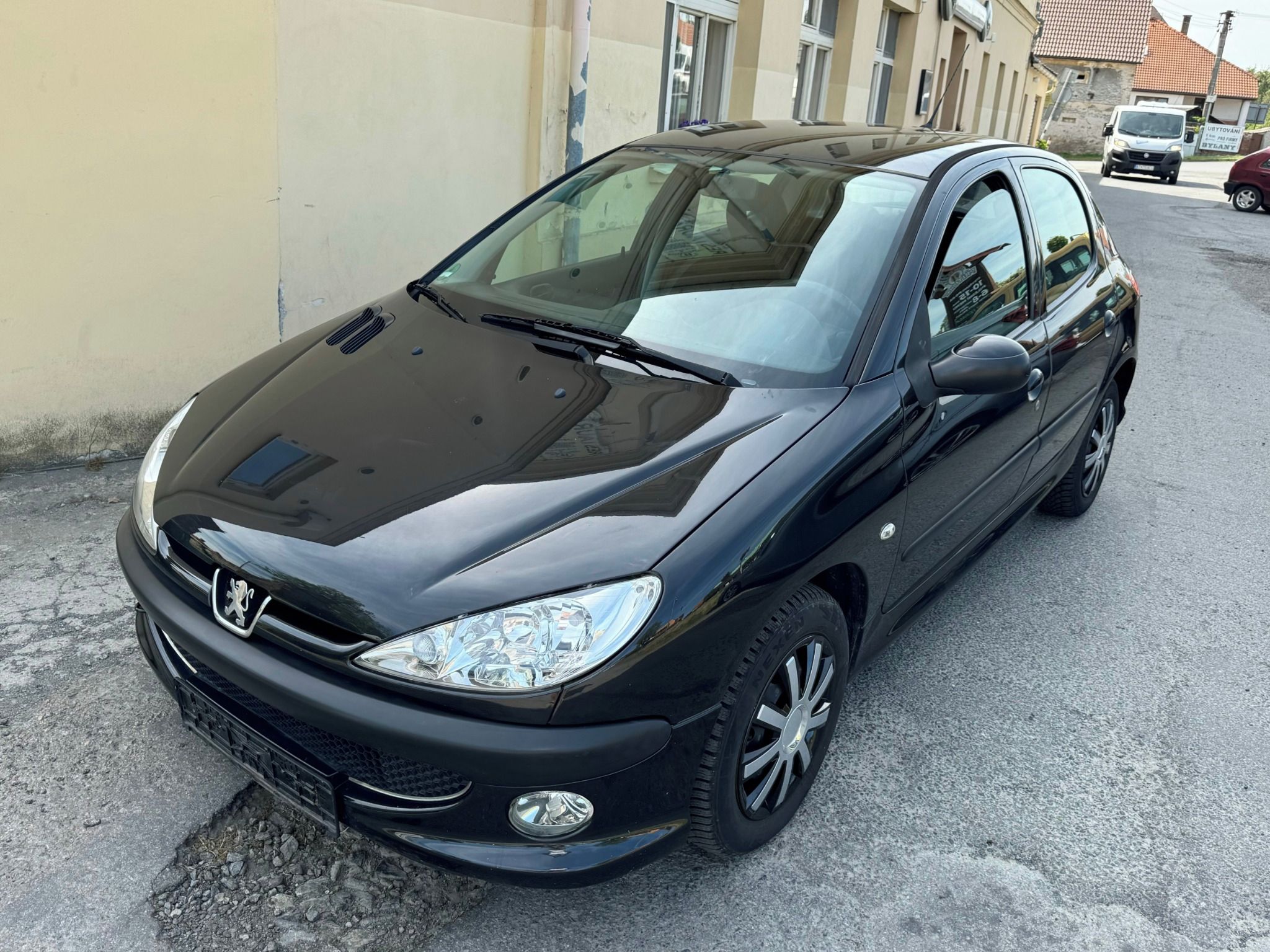 Peugeot 206, 1.4i 55kW. klima-tažné - fotka 4